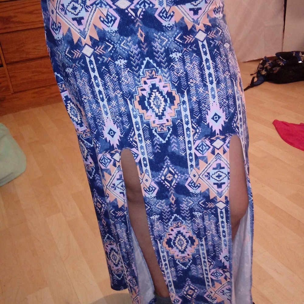 Long skirt with two slits in the front